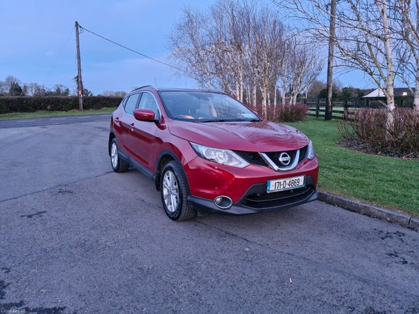 Nissan Qashqai SUV, Petrol, 2017, Red