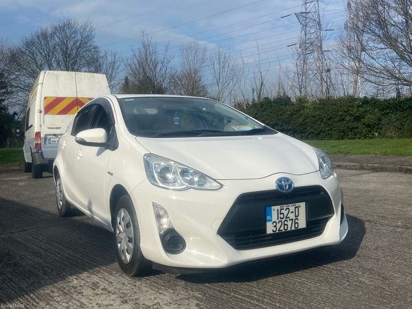 Toyota Aqua Hatchback, Petrol Hybrid, 2015, White