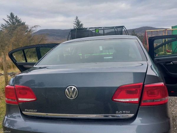 Volkswagen Passat Saloon, Diesel, 2011, Grey