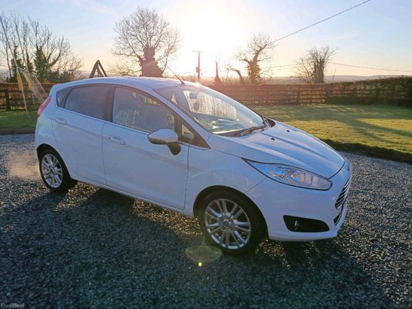 Ford Fiesta Hatchback, Petrol, 2013, White