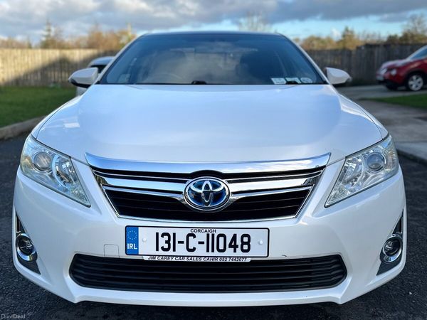 Toyota Camry Saloon, Petrol Hybrid, 2013, White
