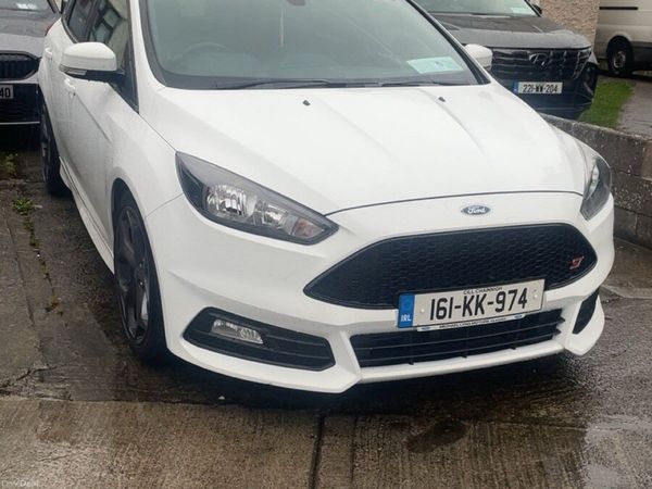 Ford Focus Hatchback, Diesel, 2016, White