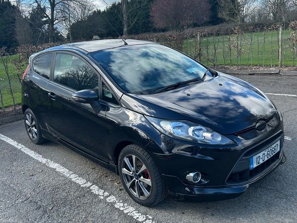 Ford Fiesta Hatchback, Petrol, 2012, Black