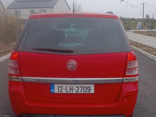 Vauxhall Zafira MPV, Diesel, 2012, Red