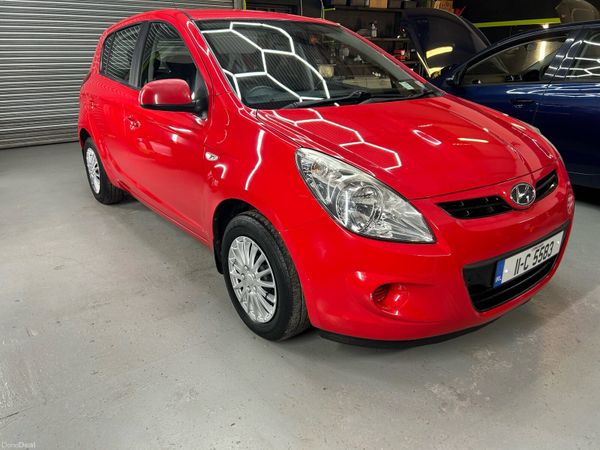 Hyundai i20 Hatchback, Petrol, 2011, Red