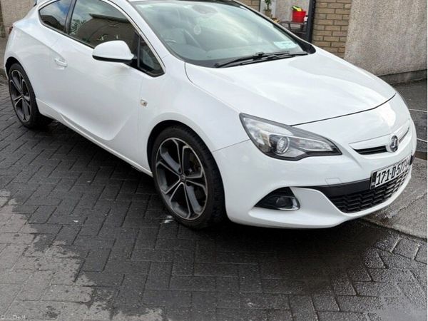 Vauxhall Astra Hatchback, Petrol, 2017, White