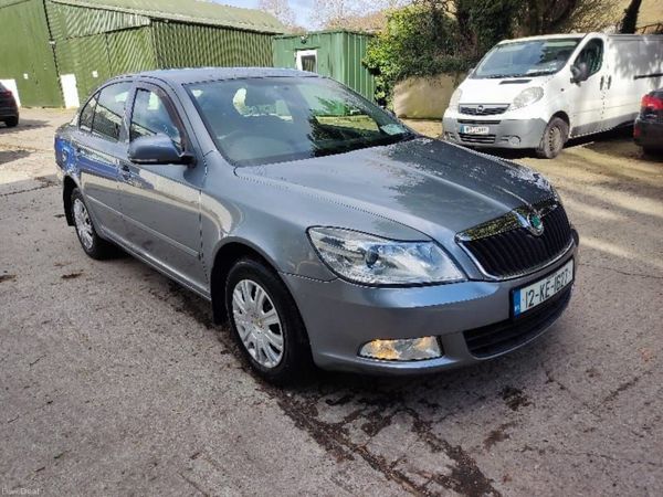 Skoda Octavia Saloon, Petrol, 2012, Grey