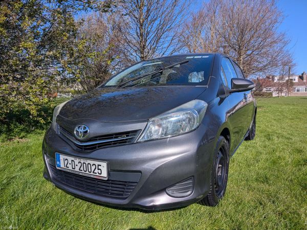 Toyota Yaris Hatchback, Petrol, 2012, Grey
