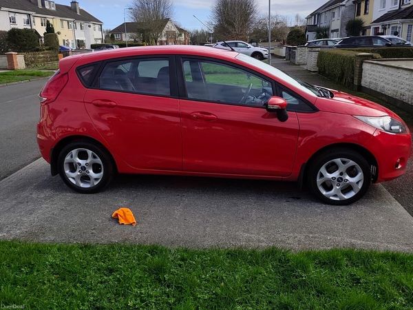 Ford Fiesta Hatchback, Petrol, 2012, Red
