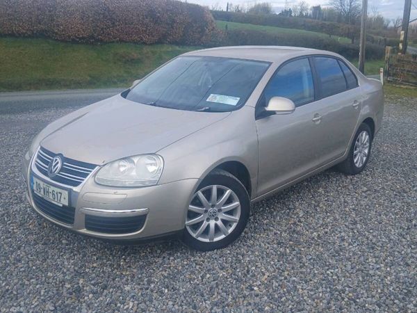 Volkswagen Jetta Saloon, Diesel, 2009, Beige