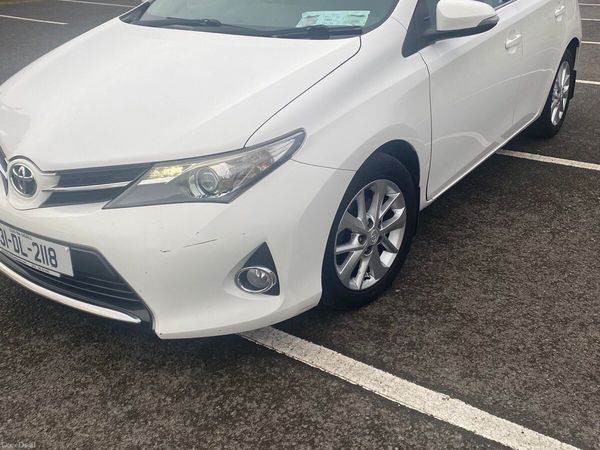 Toyota Auris Hatchback, Diesel, 2013, White