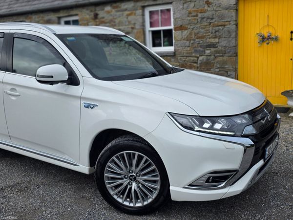 Mitsubishi Outlander SUV, Petrol Plug-in Hybrid, 2019, White