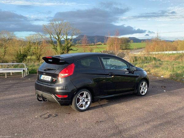 Ford Fiesta Hatchback, Diesel, 2011, Black