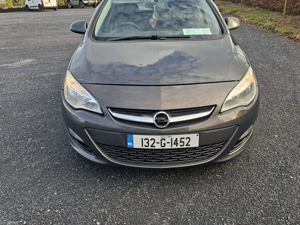 Vauxhall Astra Hatchback, Diesel, 2013, Grey