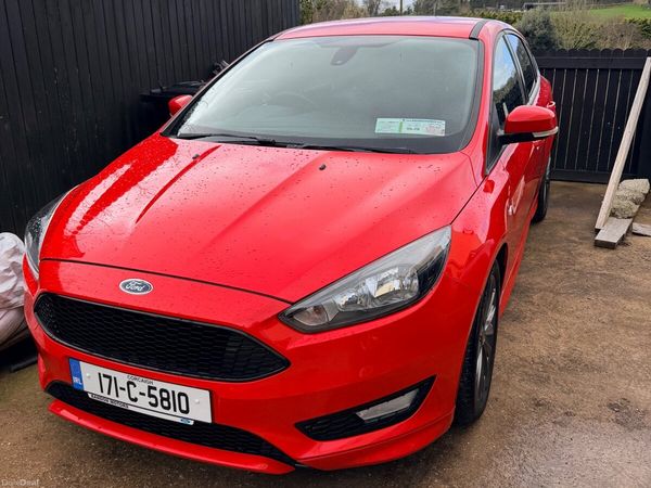 Ford Focus Hatchback, Petrol, 2017, Red