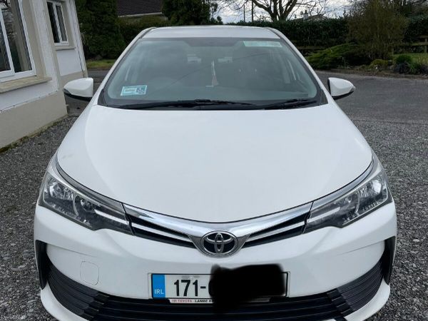 Toyota Corolla Saloon, Diesel, 2017, White