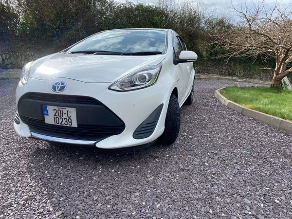 Toyota Aqua Hatchback, Petrol Hybrid, 2020, White