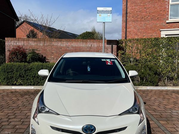 Toyota Prius Hatchback, Petrol Hybrid, 2017, White