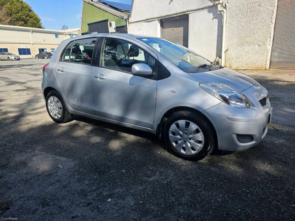 Toyota Yaris Hatchback, Petrol, 2011, Silver