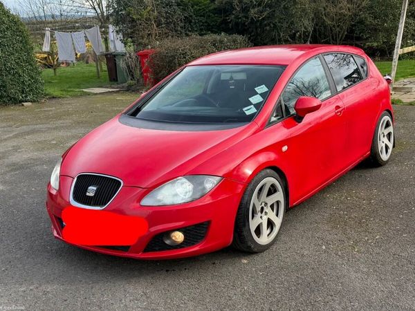 SEAT Leon Hatchback, Diesel, 2011, Red
