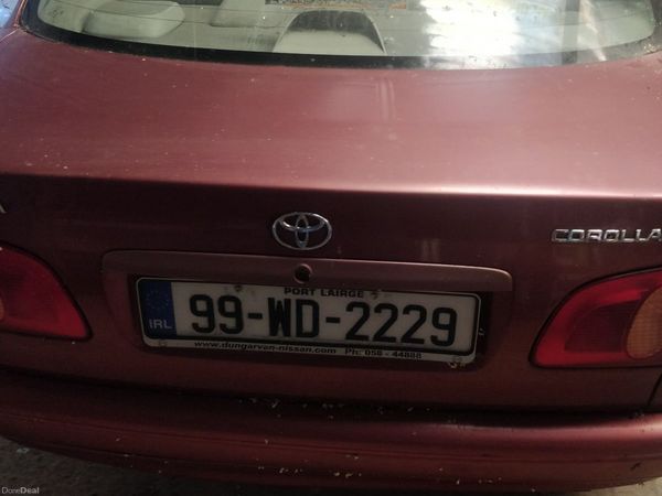 Toyota Corolla Saloon, Petrol, 1999, Red