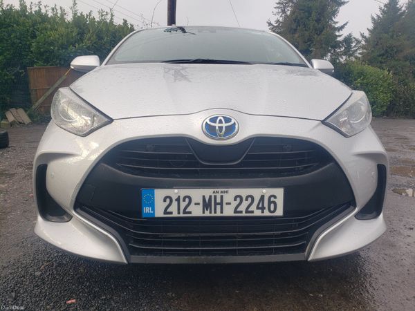 Toyota Yaris Hatchback, Petrol Hybrid, 2021, Silver