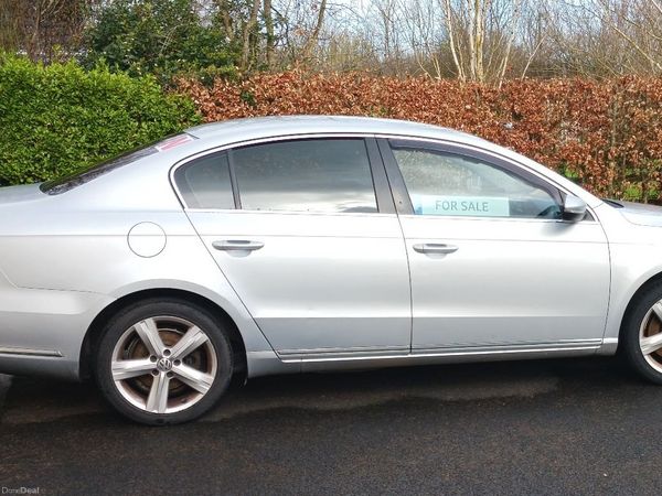Volkswagen Passat Saloon, Diesel, 2012, Silver