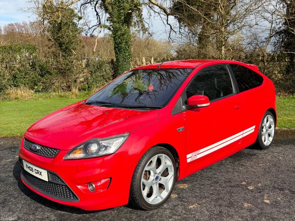 Ford Focus Hatchback, Petrol, 2008, Red