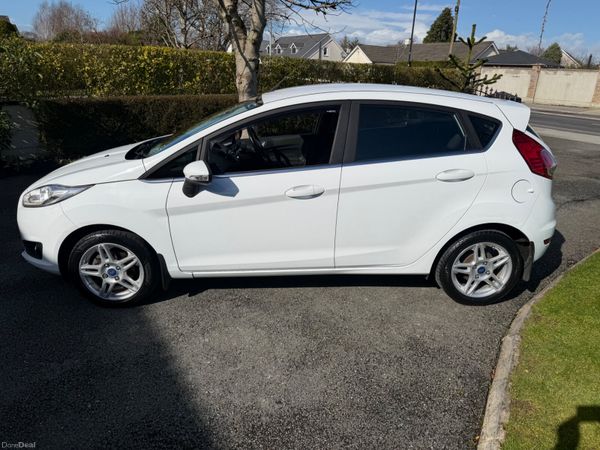 Ford Fiesta Hatchback, Petrol, 2015, White