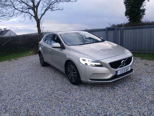 Volvo V40 Hatchback, Diesel, 2017, Brown
