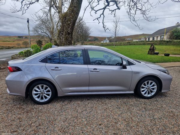 Toyota Corolla Saloon, Petrol Hybrid, 2022, Grey