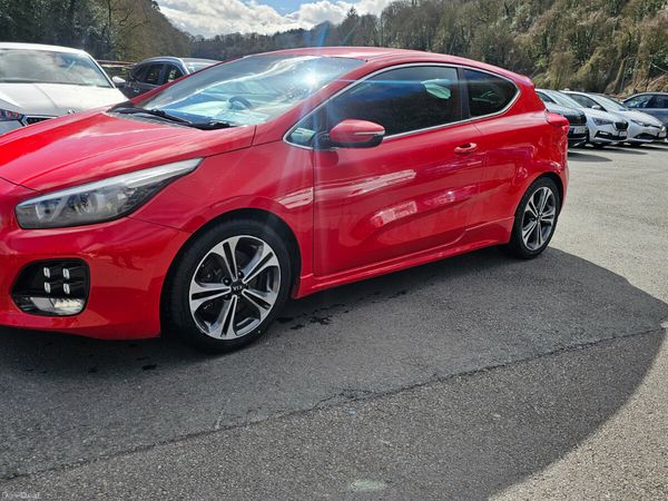 Kia Ceed Hatchback, Petrol, 2015, Red