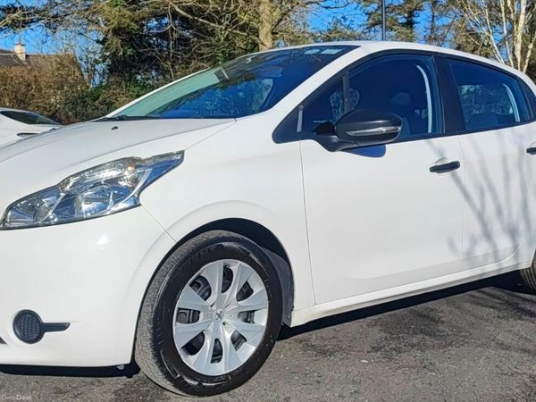 Peugeot 208 Hatchback, Petrol, 2015, White