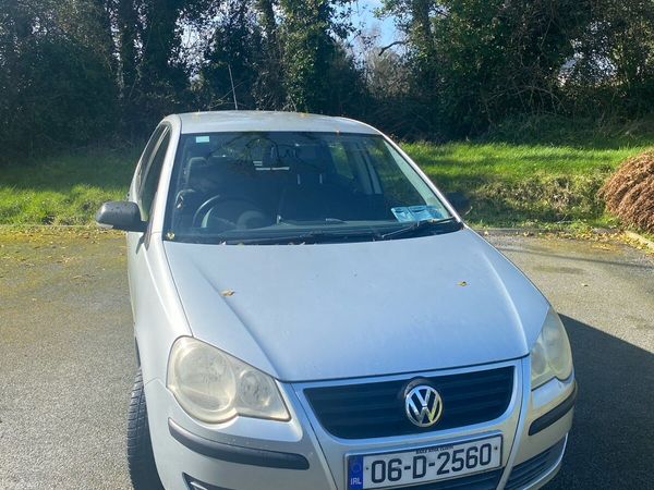 Volkswagen Polo Hatchback, Petrol, 2006, Silver