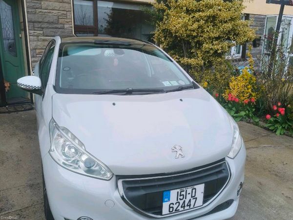 Peugeot 208 Hatchback, Petrol, 2015, White