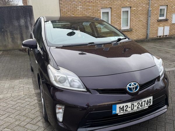 Toyota Prius Hatchback, Petrol Hybrid, 2014, Purple