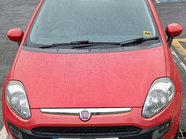 Fiat Punto Hatchback, Petrol, 2011, Red