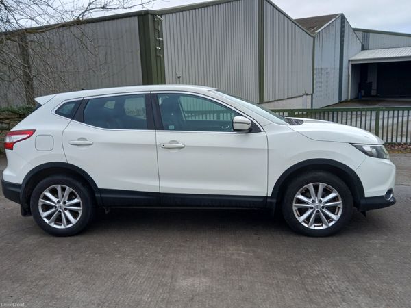 Nissan Qashqai Hatchback, Diesel, 2015, White
