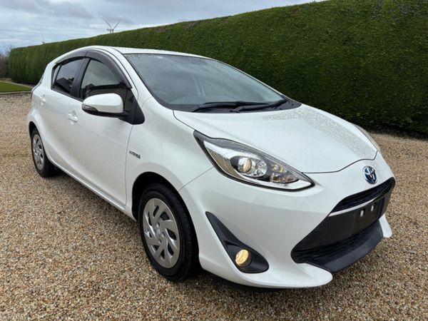 Toyota Aqua Hatchback, Petrol Hybrid, 2017, White