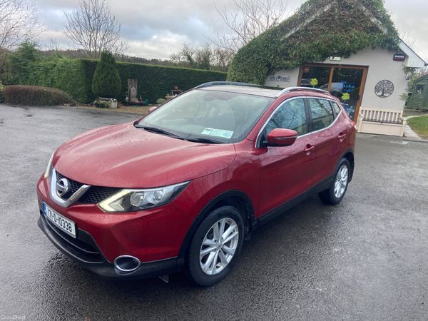 Nissan Qashqai SUV, Diesel, 2017, Red