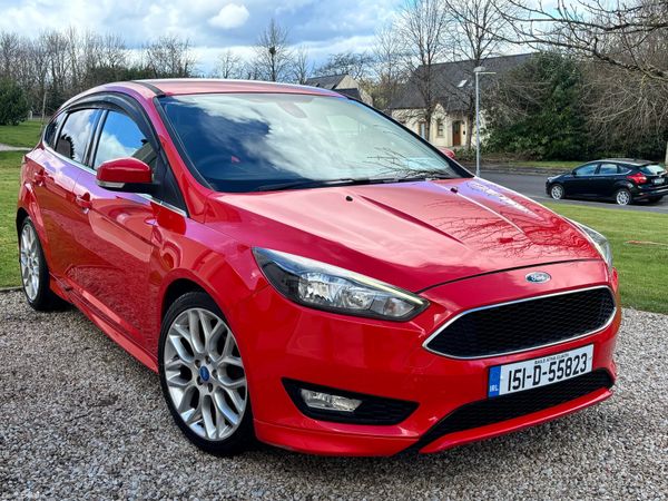 Ford Focus Hatchback, Petrol, 2015, Red
