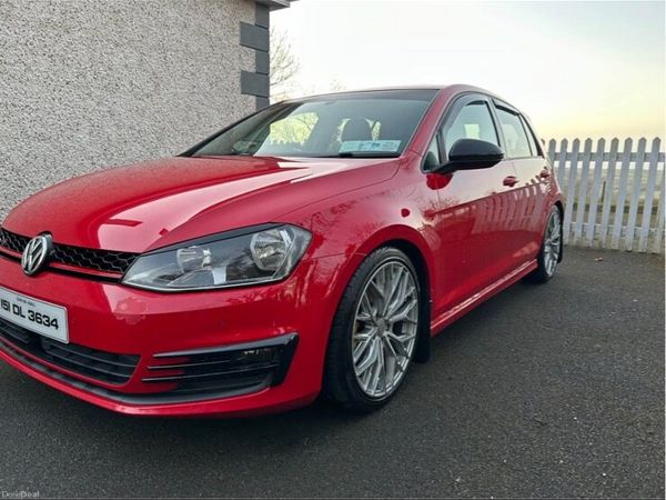 Volkswagen Golf Hatchback, Diesel, 2015, Red