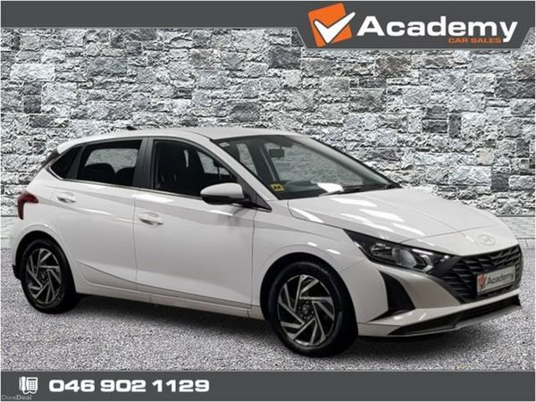 Hyundai i20 Hatchback, Petrol, 2024, White