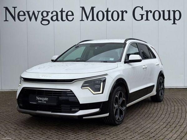 Kia Niro Estate, Petrol Hybrid, 2023, White