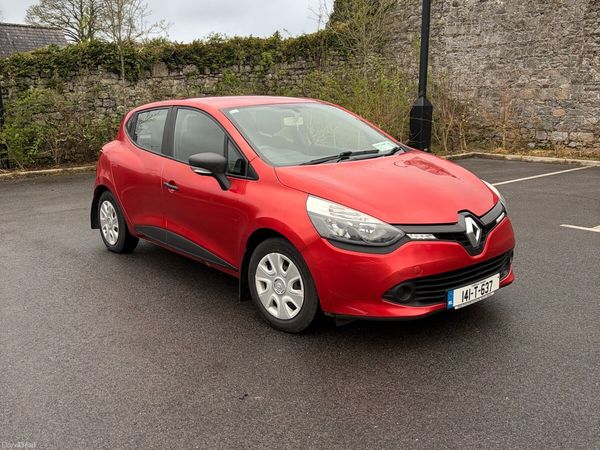 Renault Clio Hatchback, Petrol, 2014, Red