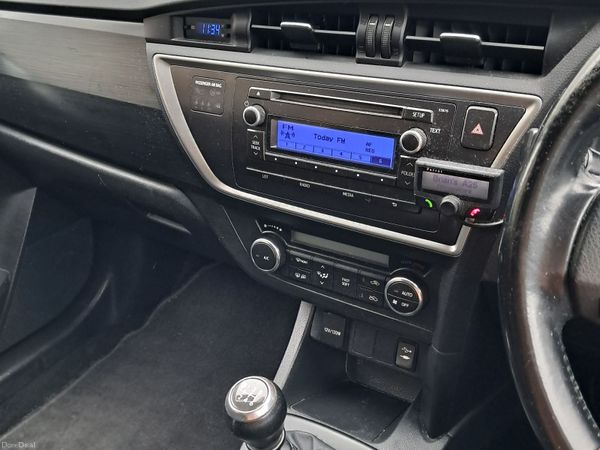 Toyota Auris Hatchback, Diesel, 2015, Silver