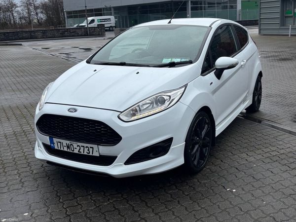 Ford Fiesta Hatchback, Diesel, 2017, White
