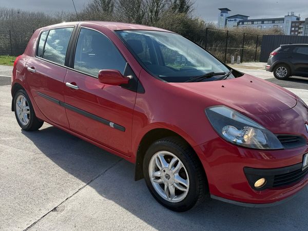 Renault Clio Hatchback, Petrol, 2006, Red