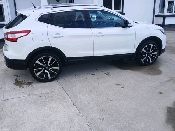 Nissan Qashqai Hatchback, Diesel, 2014, White