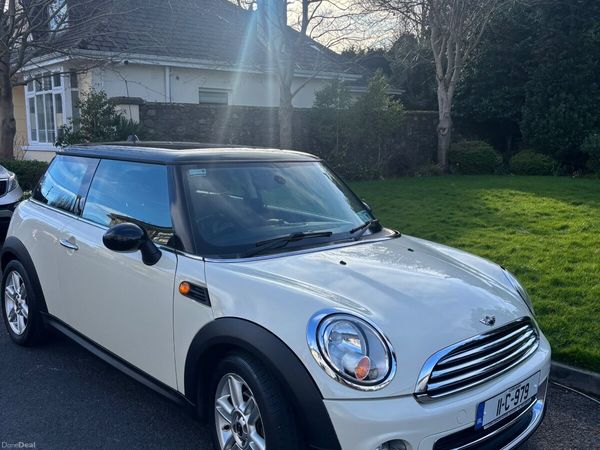 Mini Cooper Hatchback, Petrol, 2011, White